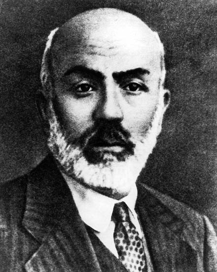 1873 yılında İstanbul&#39;da doğan Mehmet Akif, bütün öğrenimini İstanbul&#39;da tamamladı. İslamcılık düşüncesinin edebiyattaki en önemli temsilcisi olan sanatçı, ... - Mehmet-Akif-Ersoy